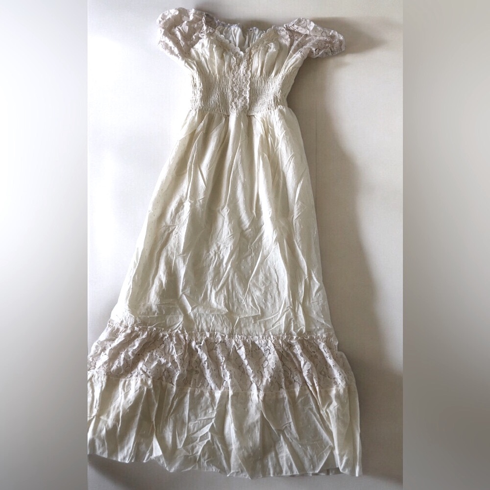 NWOT Elegant Cream Lace Gown